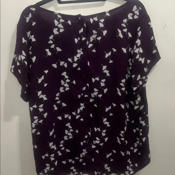 torrid Plum Short Sleeve Scoop Neck Tee with White Leaf Print - Picture 6 of 7